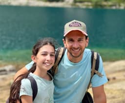 Nicolas, fondateur de SoSow, avec sa fille Soline